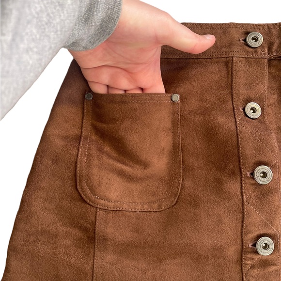Brown suede mini skirt with buttons up the front size 8 - Picture 3 of 7